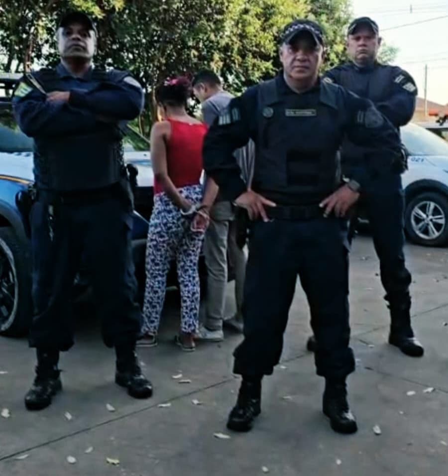 Mãe e marido presos suspeitos de maus-tratos