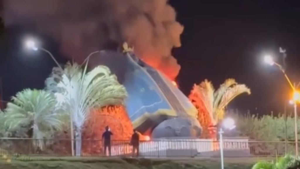Incêndio destrói imagem de Nossa Senhora Aparecida em Nerópolis