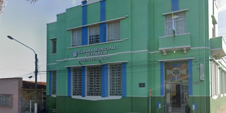 Concurso da Câmara de Ipameri abre inscrições com salários de até R$ 8,5 mil