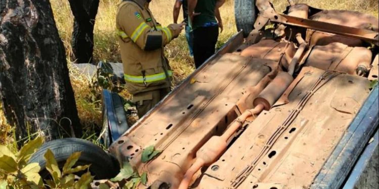 Três pessoas morrem após carro capotar na BR-070