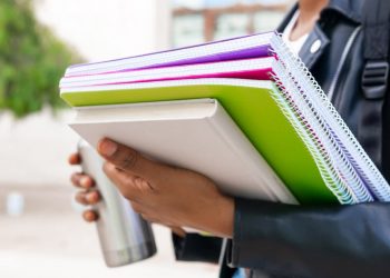 Bolsa Permanência do Prouni paga R$ 700 por mês; veja quem tem direito