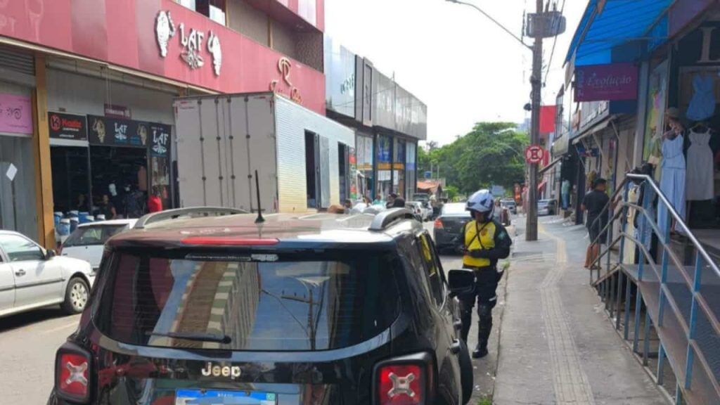 Goiânia faz operação para intensificar fiscalização de estacionamento irregular