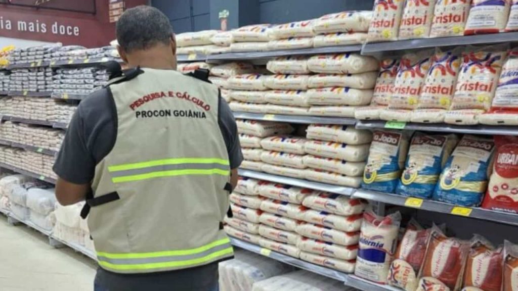 Cesta básica em Goiânia fica 4,72% mais barata em agosto, aponta Procon