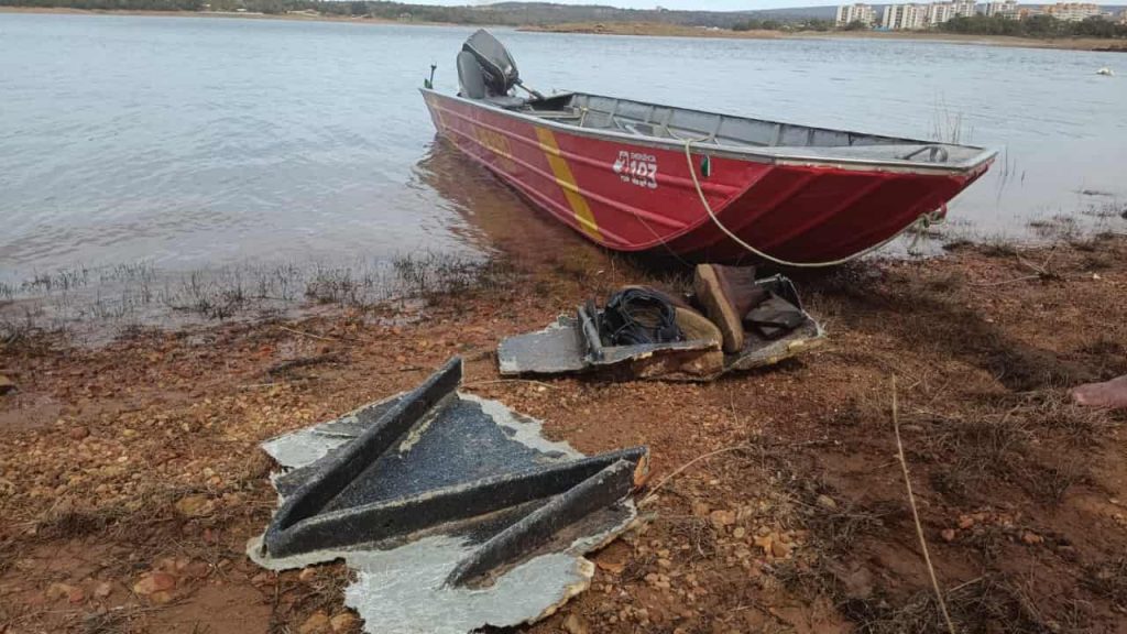 Buscas por aeronave que afundou após queda no Lago Corumbá