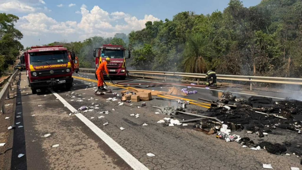 Acidente na BR-153 mata motorista de caminhão