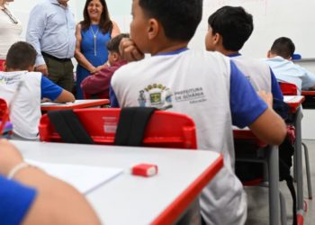 Greve dos servidores administrativos da Educação de Goiânia chega ao fim após assembleia