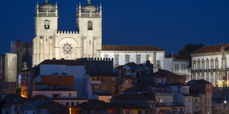 Tarot e aconselhamento espiritual crescem entre portugueses e comunidades lusófonas