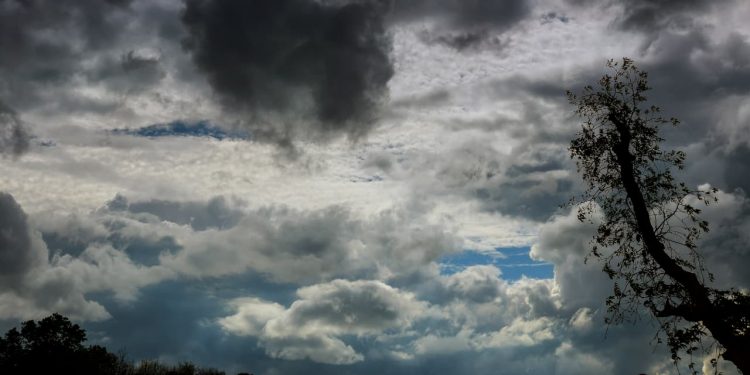 Frente fria perde força, mas Goiás ainda pode ter chuva e trovoadas nesta terça (8)