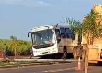 Acidente entre ônibus e caminhão deixa sete feridos em Nova Glória