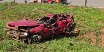 Jovem morre e outro fica gravemente ferido após capotamento na GO-080