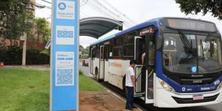 Meia tarifa começa a valer em duas linhas de ônibus de Goiânia neste sábado