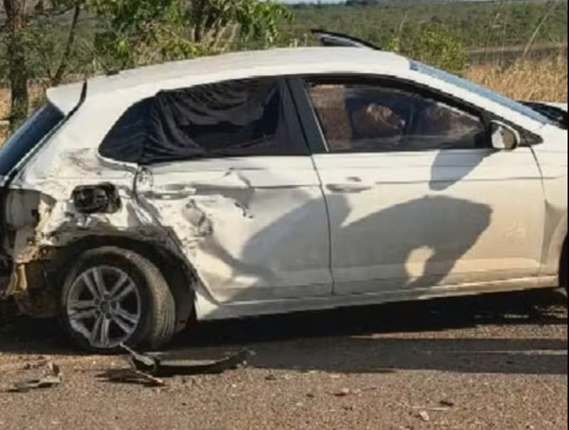 Acidente entre viatura da Rotam e carro de passeio