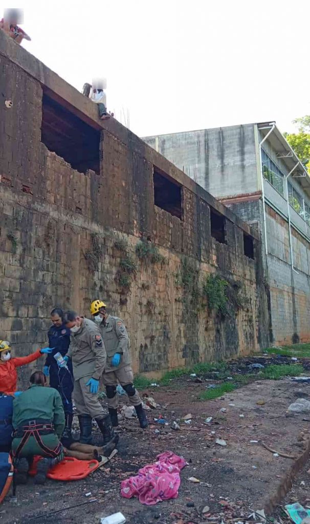 Homem fica ferido após cair de cerca de 10 metros de altura em Goiânia