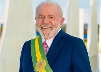 Lula vence Flávio Bolsonaro no 2º turno e é eleito presidente do Brasil pela 4ª vez