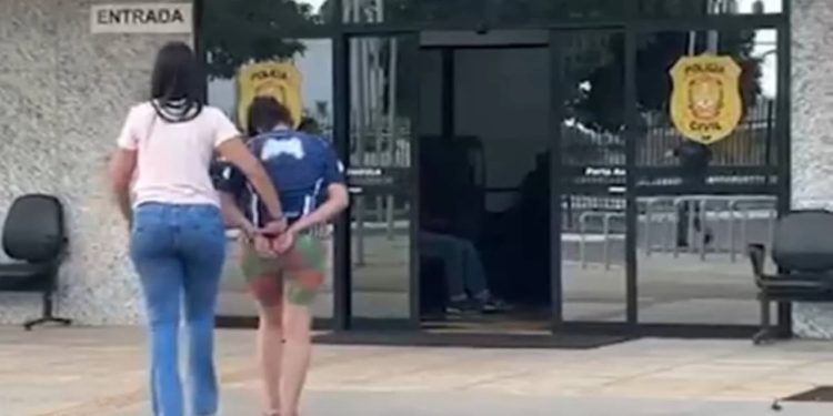 Uma mulher de 35 anos, condenada a 26 anos de prisão pela morte do próprio filho, de 2 anos, foi presa na quarta-feira (28), em Brazlândia, no Distrito Federal.